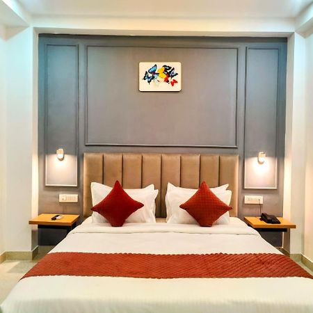 Hotel Mavens White Artemis Hospital Road Sector 52 Gurgaon Exterior foto