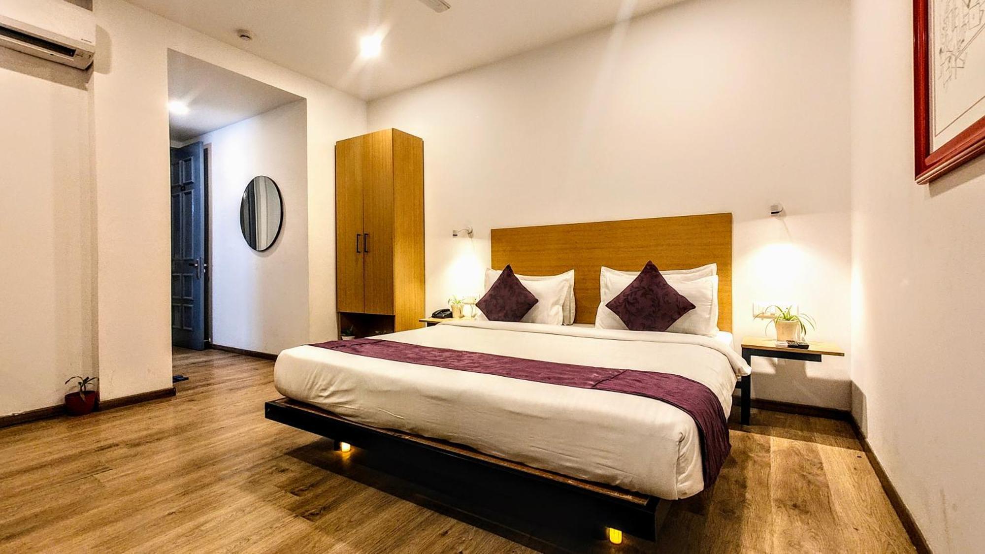 Hotel Mavens White Artemis Hospital Road Sector 52 Gurgaon Exterior foto