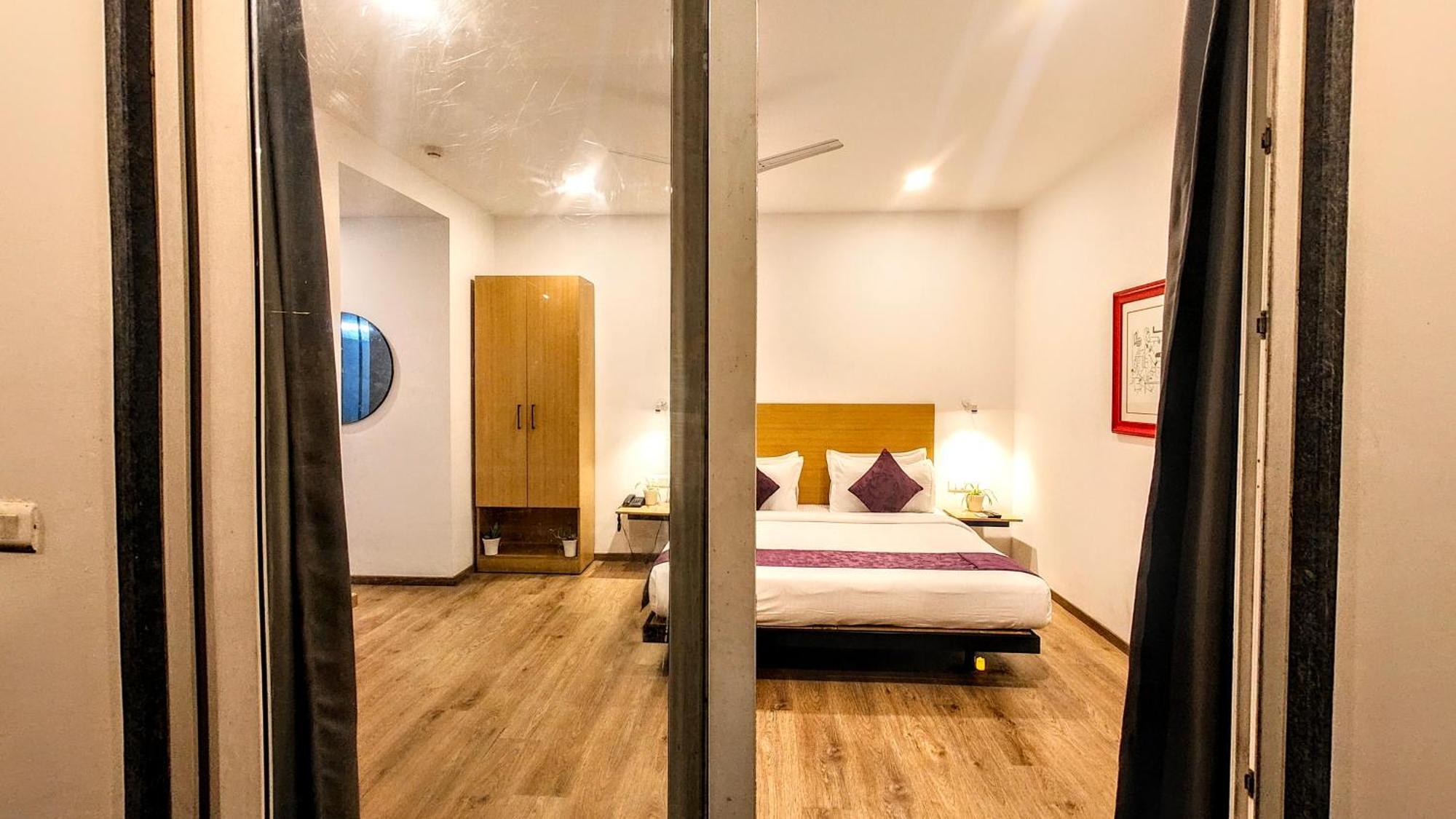 Hotel Mavens White Artemis Hospital Road Sector 52 Gurgaon Exterior foto