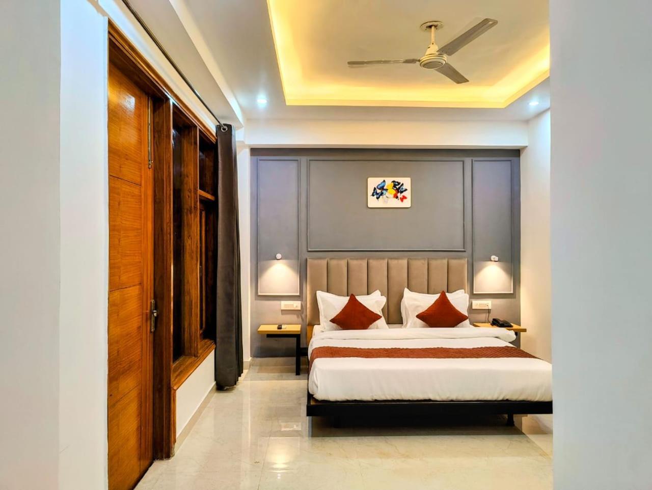 Hotel Mavens White Artemis Hospital Road Sector 52 Gurgaon Exterior foto