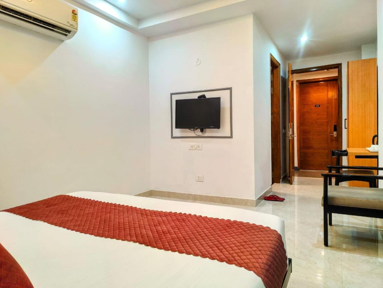 Hotel Mavens White Artemis Hospital Road Sector 52 Gurgaon Exterior foto