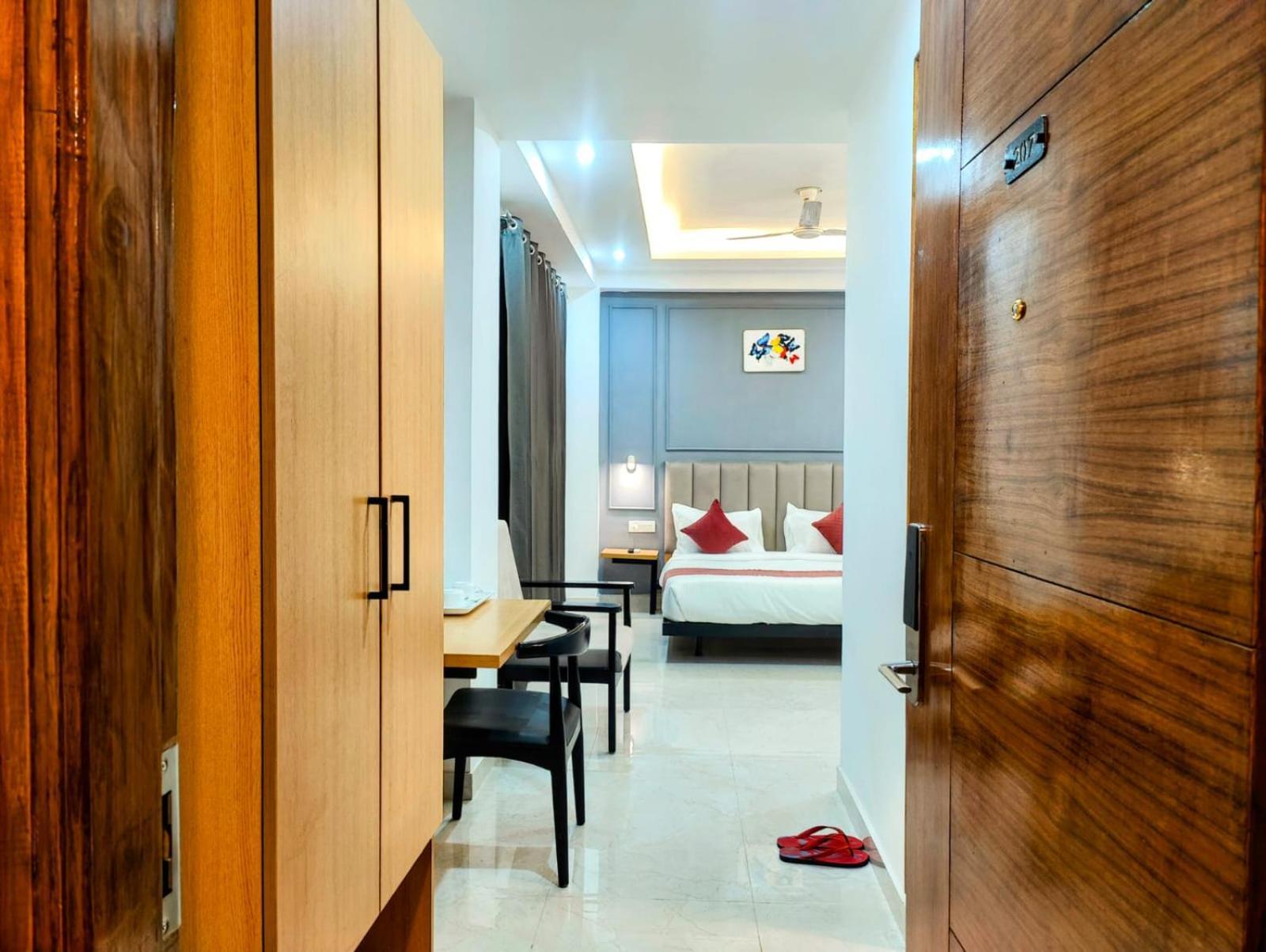 Hotel Mavens White Artemis Hospital Road Sector 52 Gurgaon Exterior foto