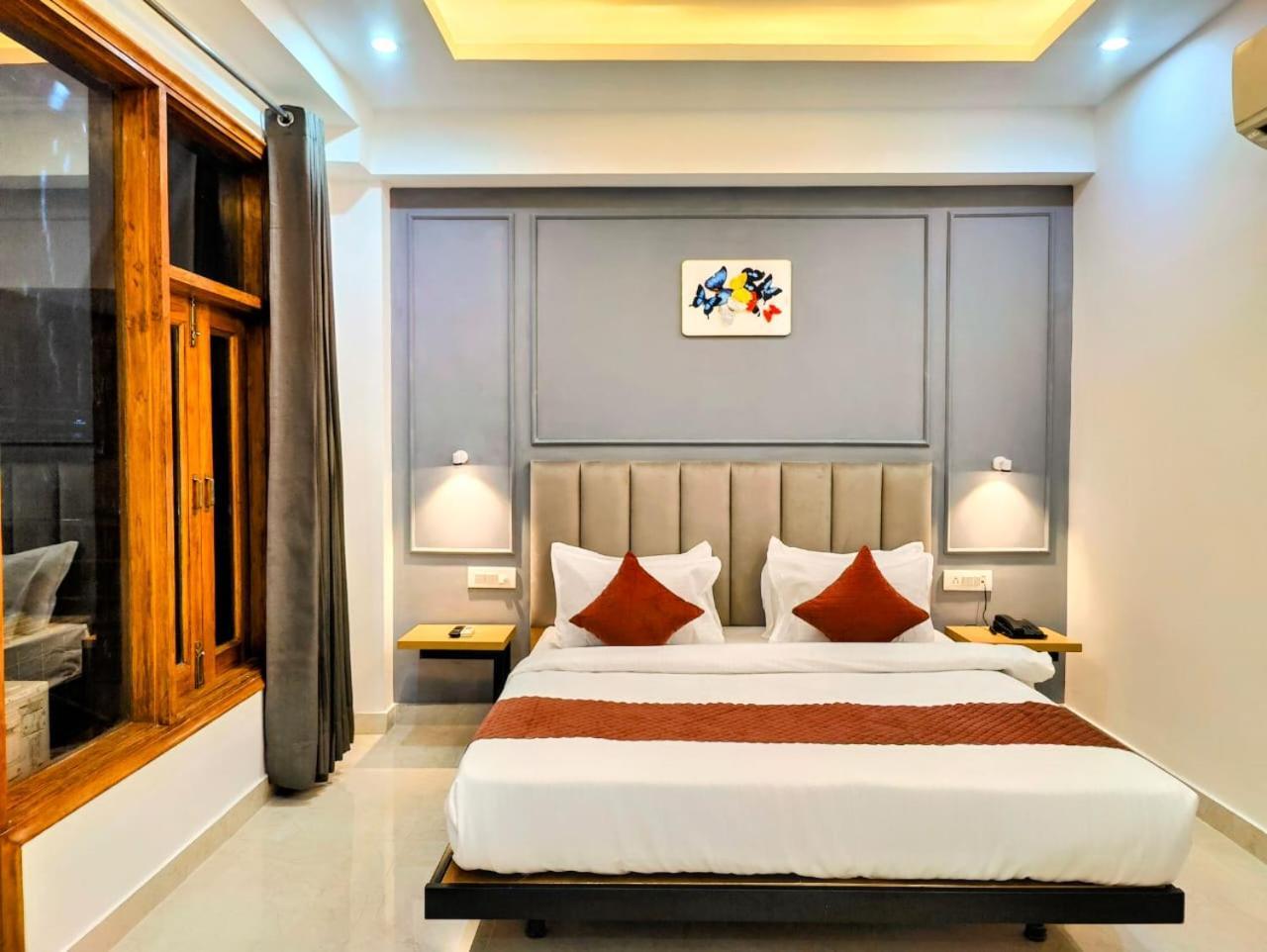 Hotel Mavens White Artemis Hospital Road Sector 52 Gurgaon Exterior foto